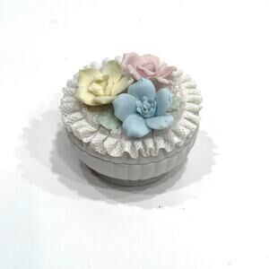 VTG Lenwile Ardalt Verithin Porcelain Lace Flower Round Vanity Trinket Box Japan